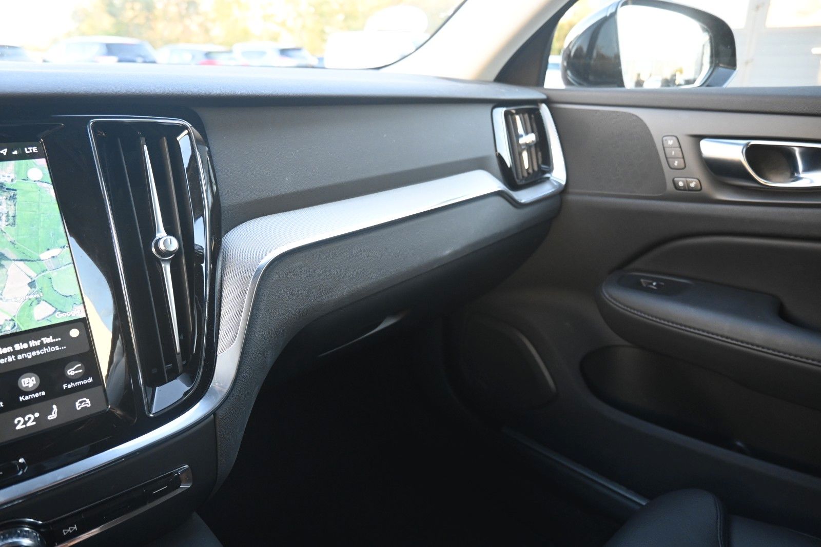 Fahrzeugabbildung Volvo V60 T6 Plus Dark AWD*AHK*LHZG*Leder*