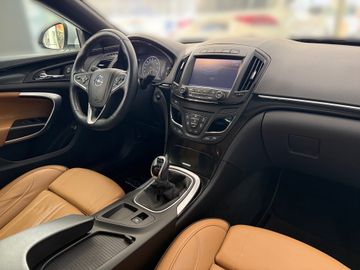 Opel Insignia CT - 9