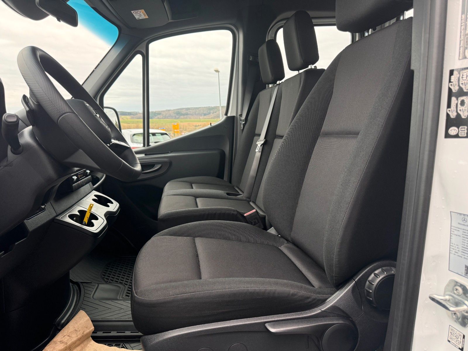 Fahrzeugabbildung Mercedes-Benz Sprinter 315 CDI DoKa 3665 9G Klima Kamera AHK