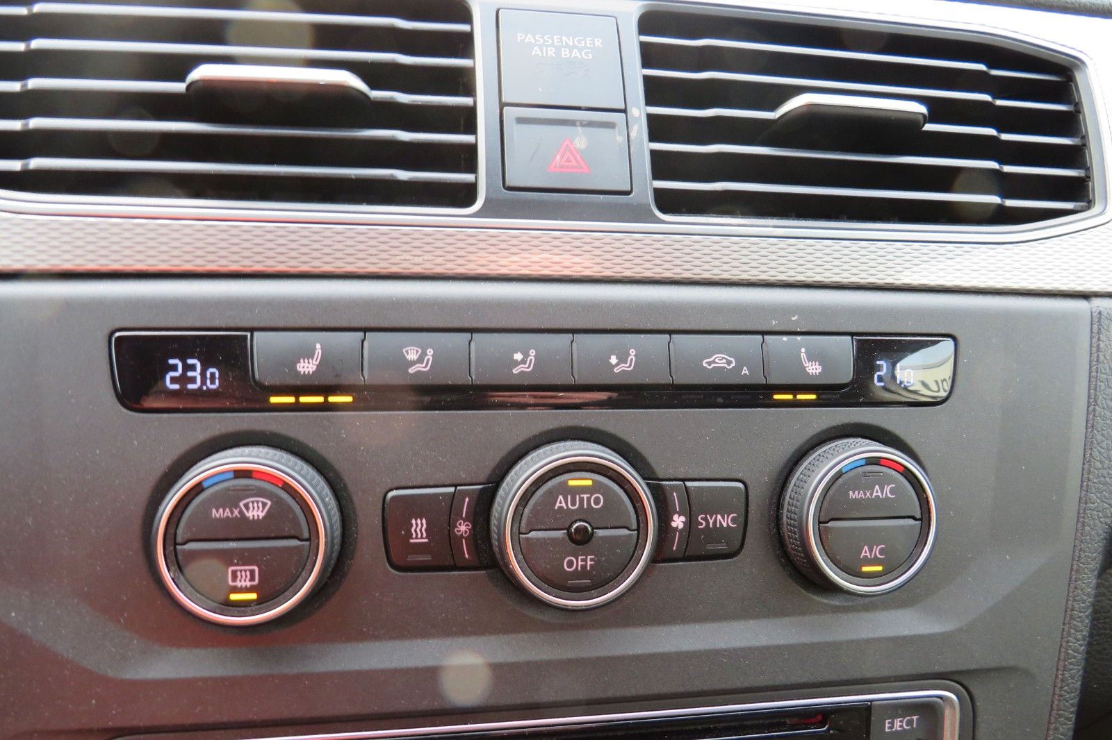 Fahrzeugabbildung Volkswagen Caddy MAXI 2.0-TDI COMFORT AHK NAVI STANDH. 1HD