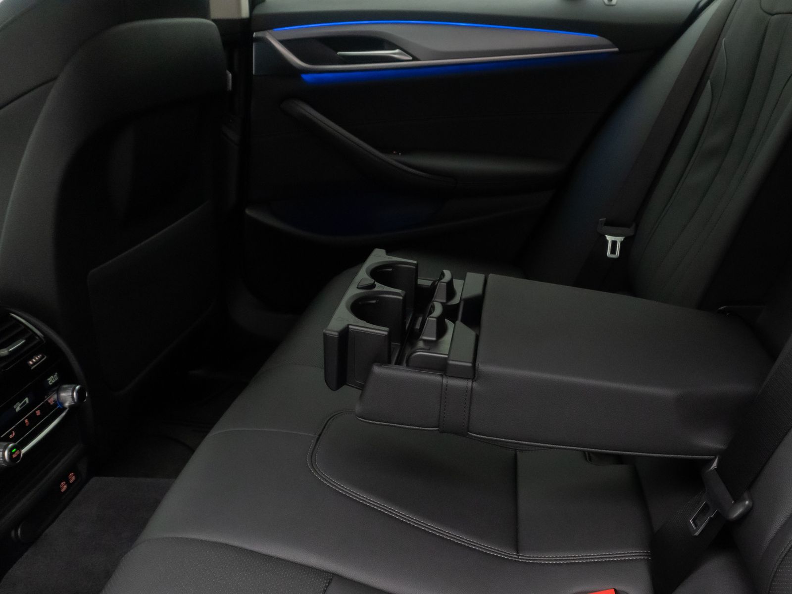 Fahrzeugabbildung BMW 520d xD Laser ACC HUD DAB Kamera DisplKey Alarm