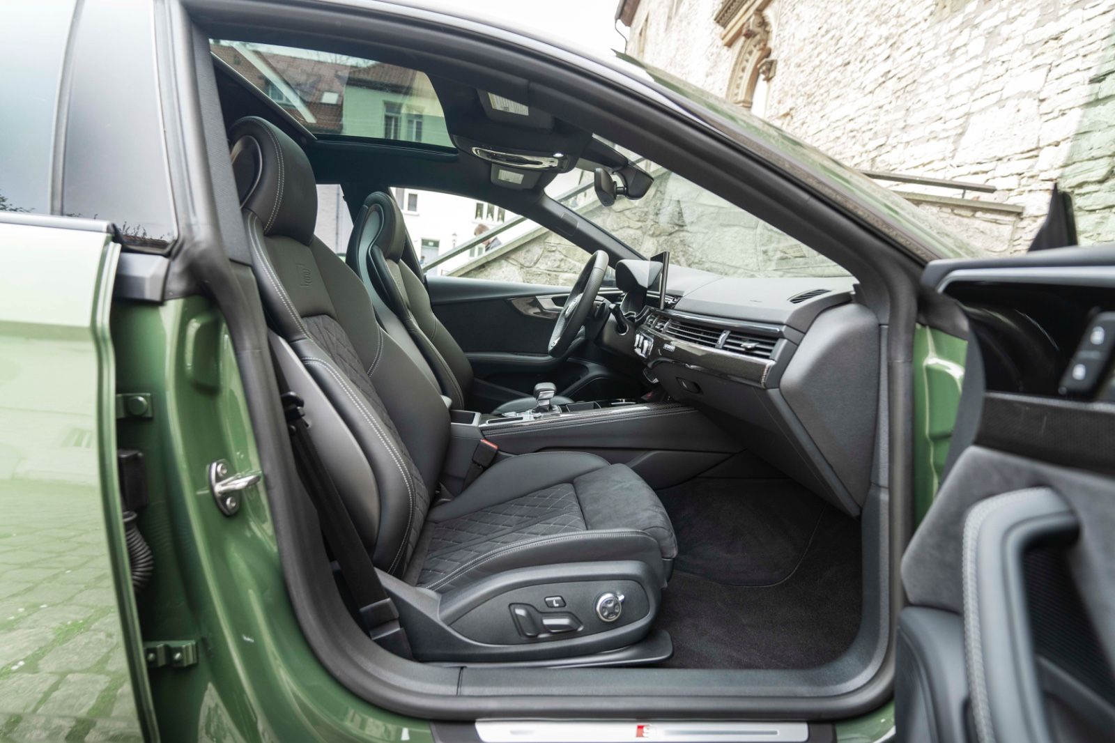 Fahrzeugabbildung Audi S5 TFSI SPORTBACK CARBON CARPLAY B&O MASSAGE 360