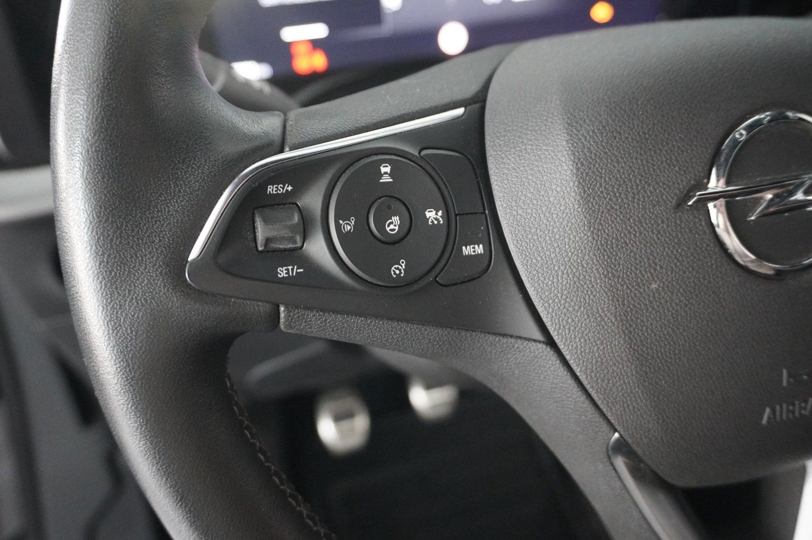 Fahrzeugabbildung Opel Mokka 1.2T ULTIMATE NAVI/LED/KAMERA/SPORT/SH/DAB