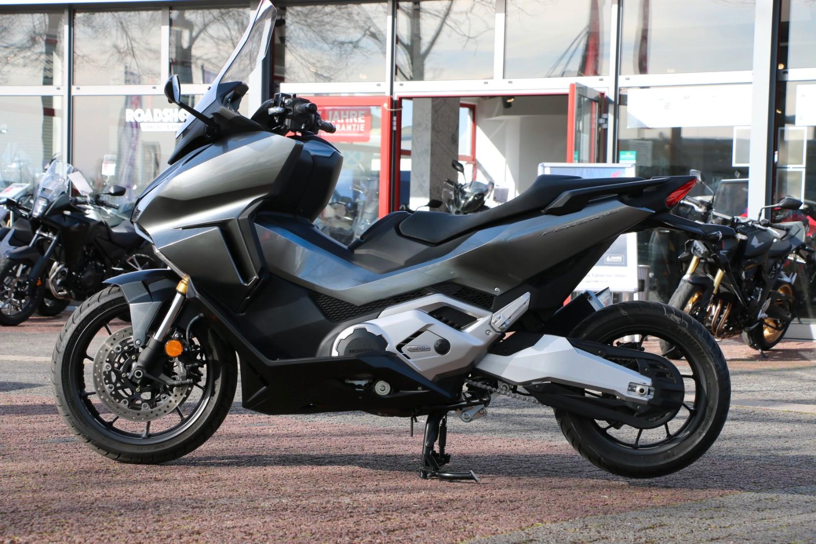 Honda Forza 750