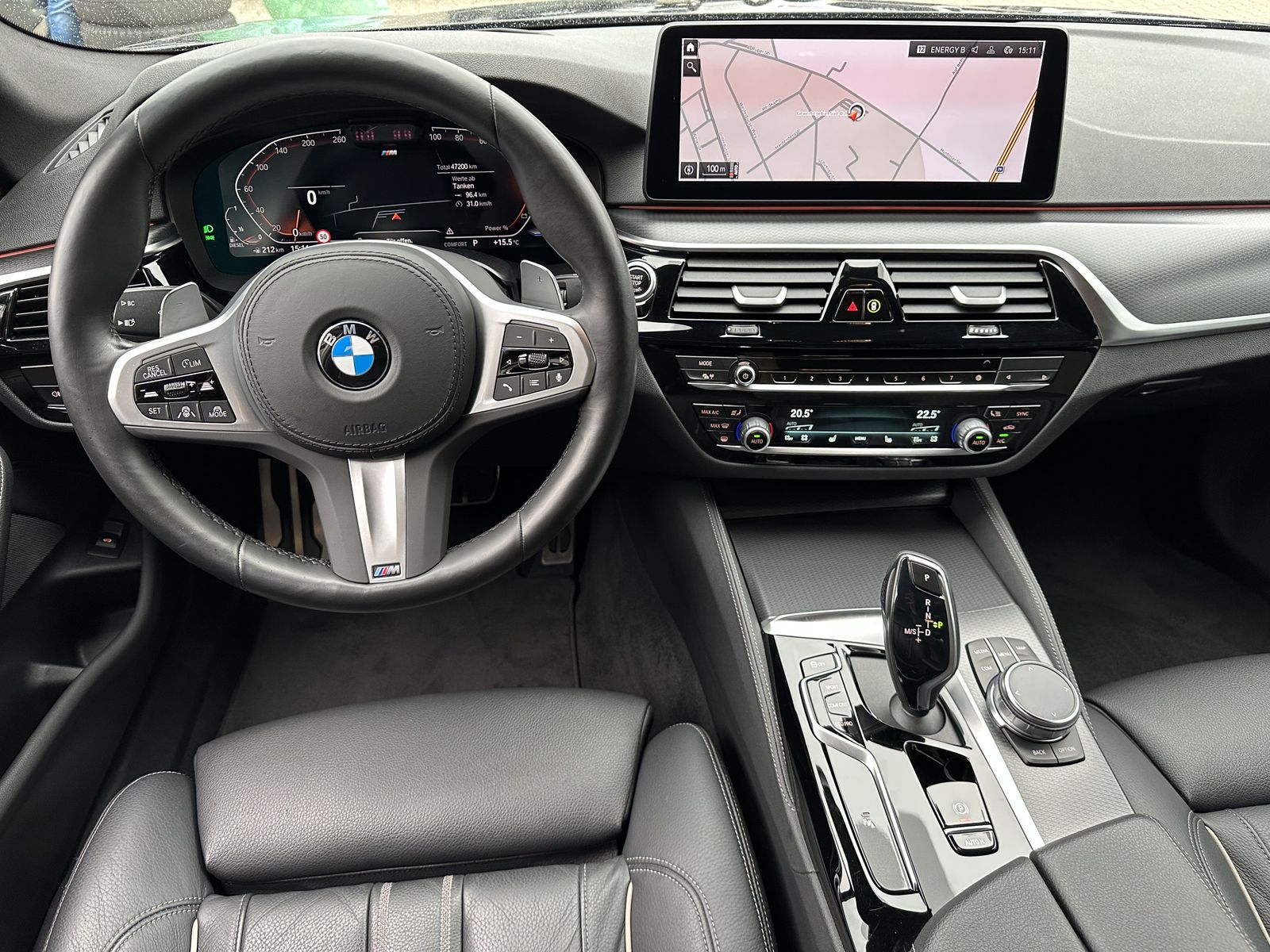 Fahrzeugabbildung BMW 530d xDrive M-Sport NAV+LED+AHK+HEAD-UP+GLASDACH