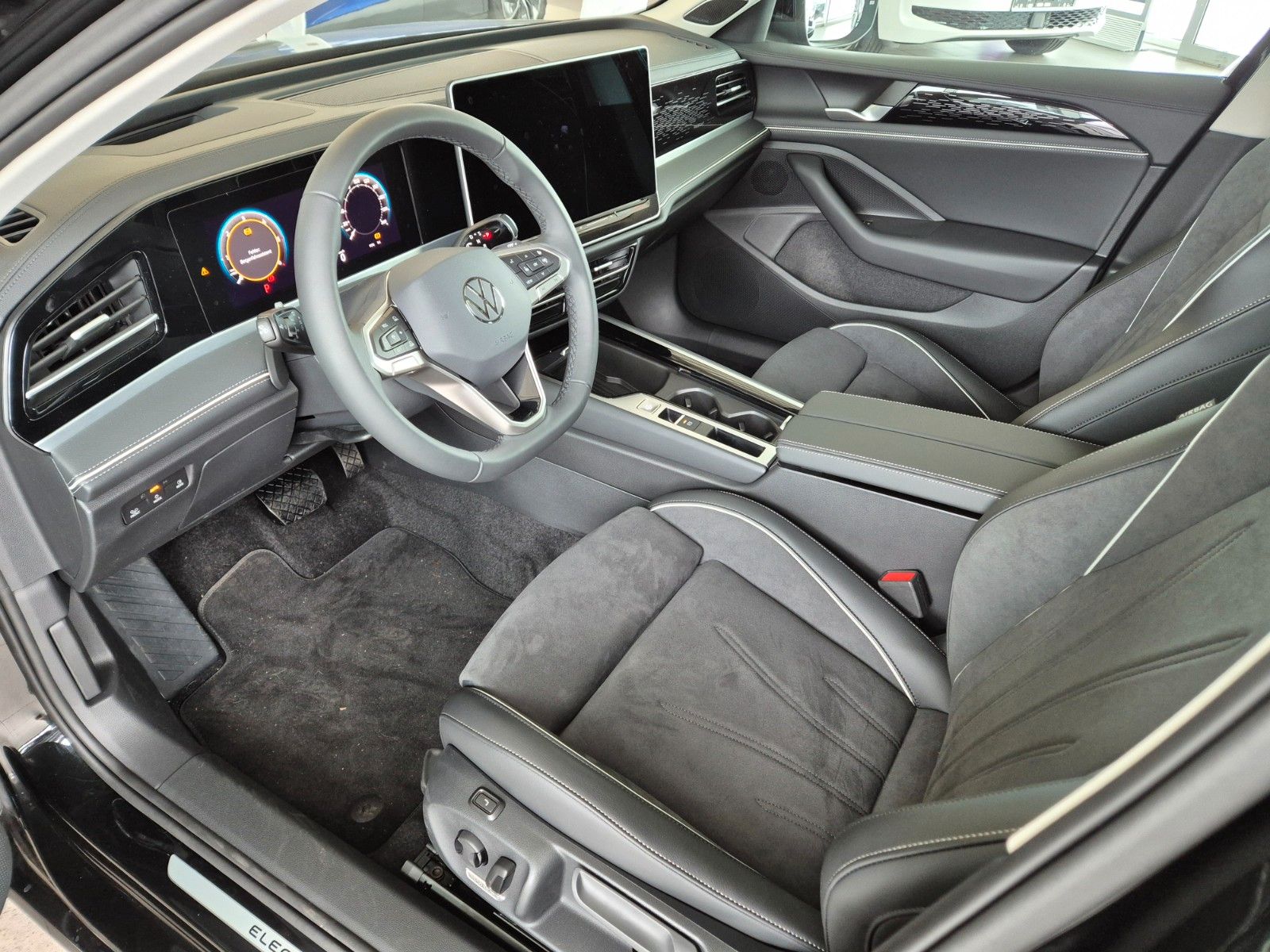 Volkswagen Passat Variant Elegance 2.0 TDI AHK PANO ProMax foto 4