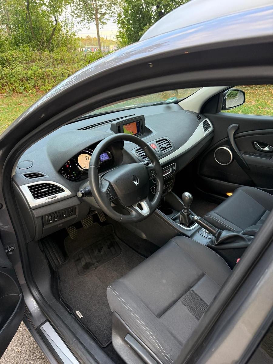 Renault Megane 2011 — engine 131 HP (96kW)