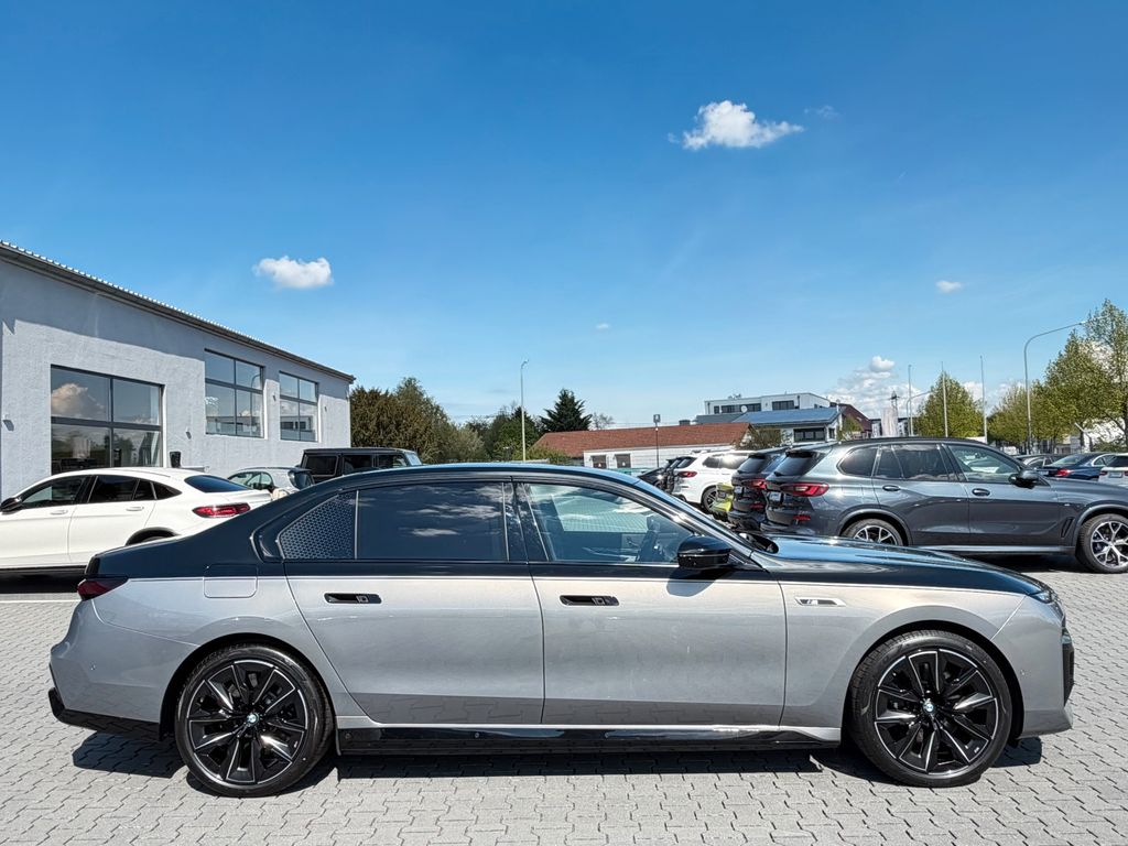 Image of BMW M760