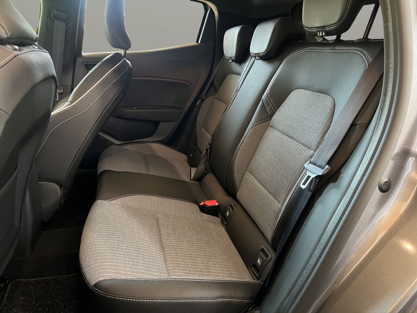 Fahrzeugabbildung Renault Clio Techno 1.0 TCe 90 6E Navi Digitales Cockpit