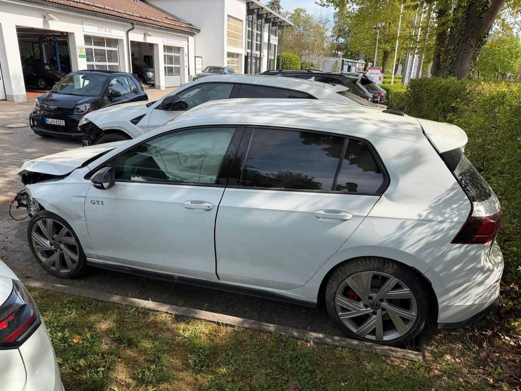 VW Golf VIII GTI/HARMAN KARDON/ BUSINESS PAKET VW Golf VIII GTI/HARMAN KARDON/ BUSINESS PAKET