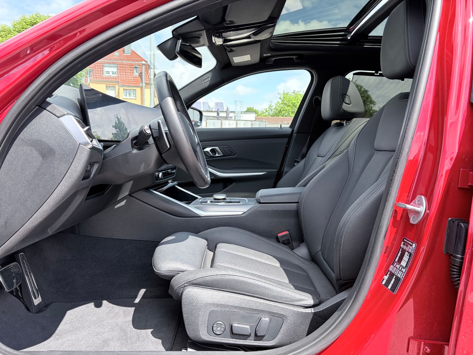 BMW 320 i Aut M Sport PANO/AHK/HUD/360°/STANDHEIZUNG foto 21