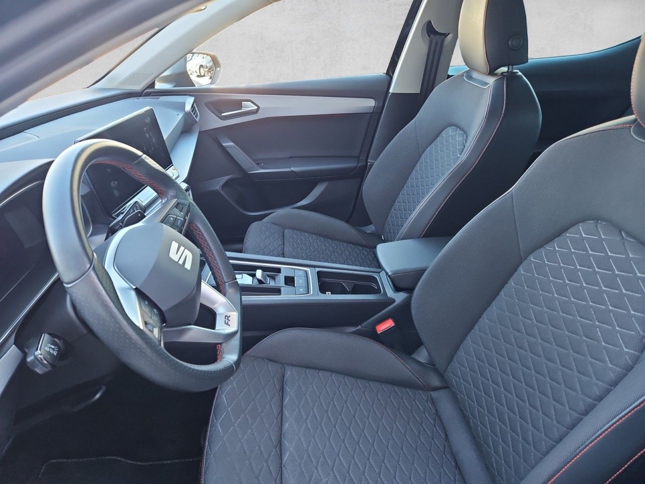 Fahrzeugabbildung SEAT Leon FR MHEV,Navigation,LED,DSG,Alarmanlage
