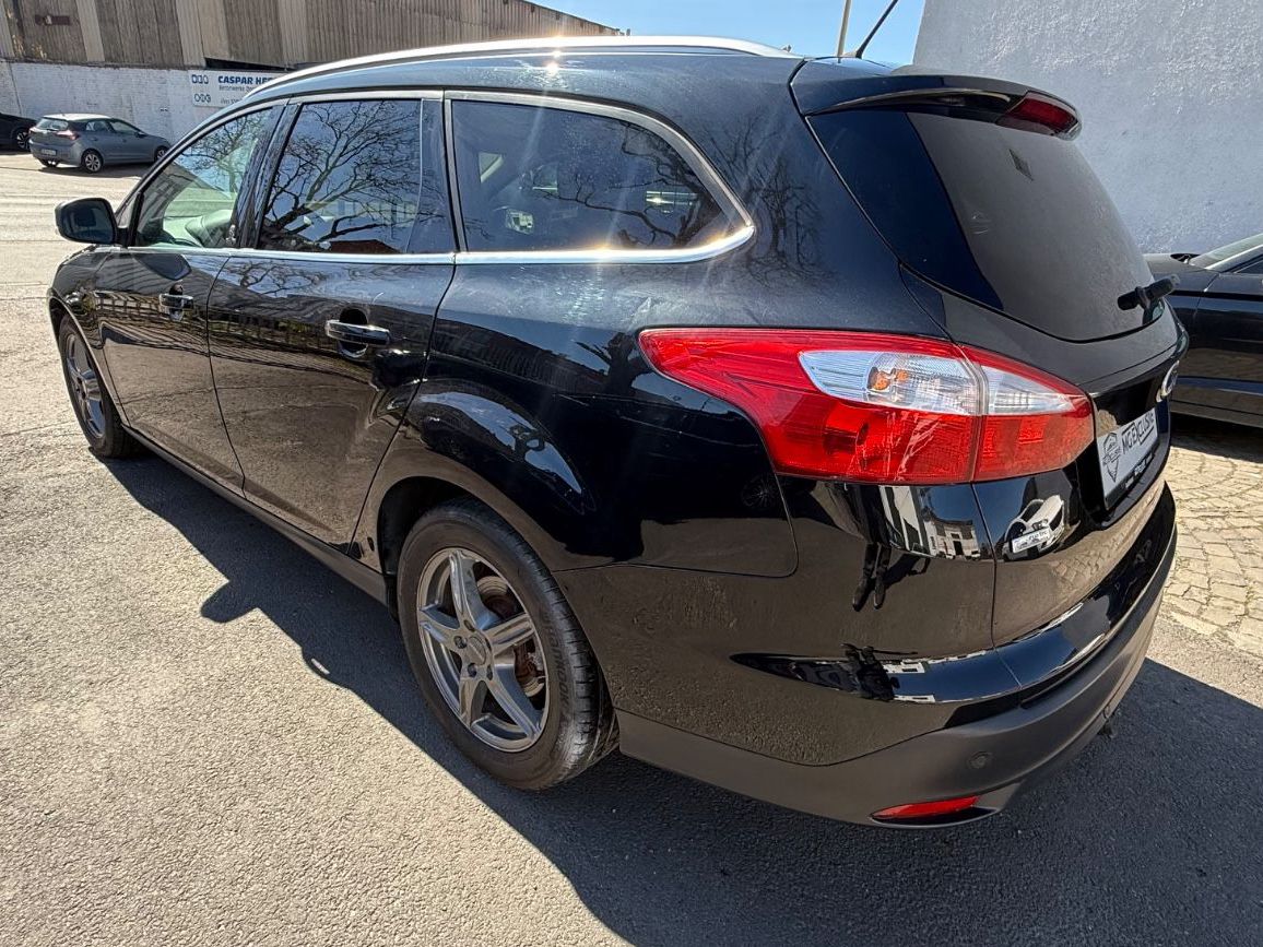 Fahrzeugabbildung Ford Focus Turnier Champions Edition
