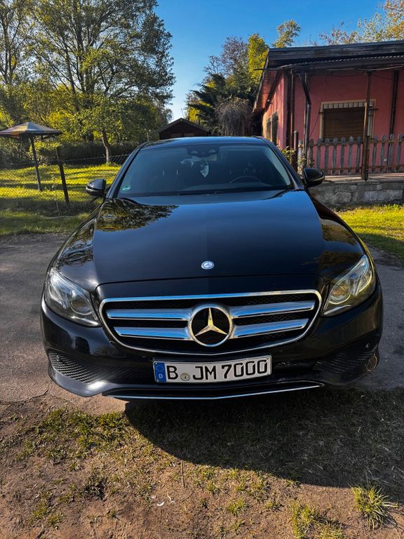Image of Mercedes-Benz E 220
