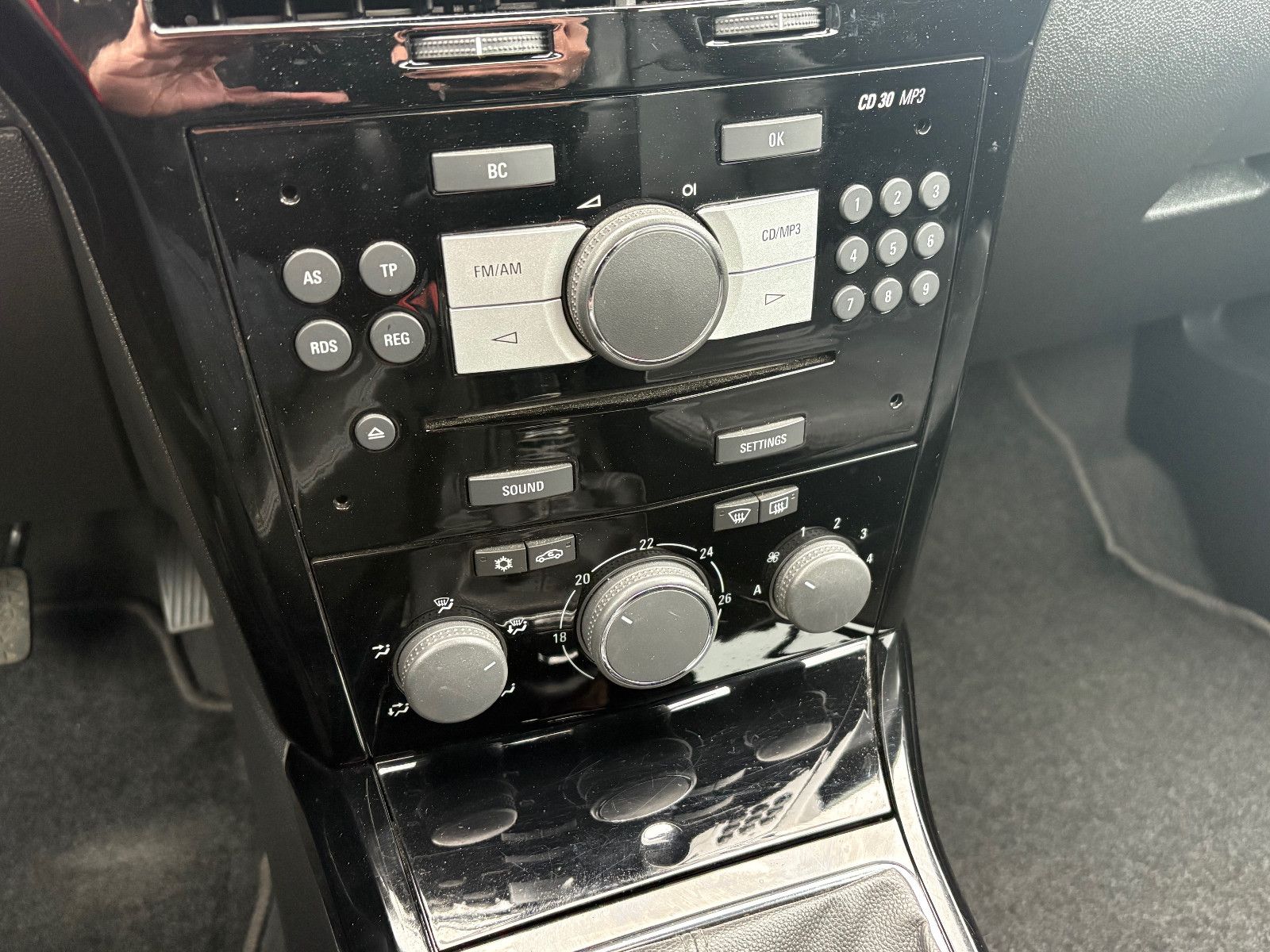 Fahrzeugabbildung Opel Astra 1.9 CDTI Leder Klima 1.HAND 110kW
