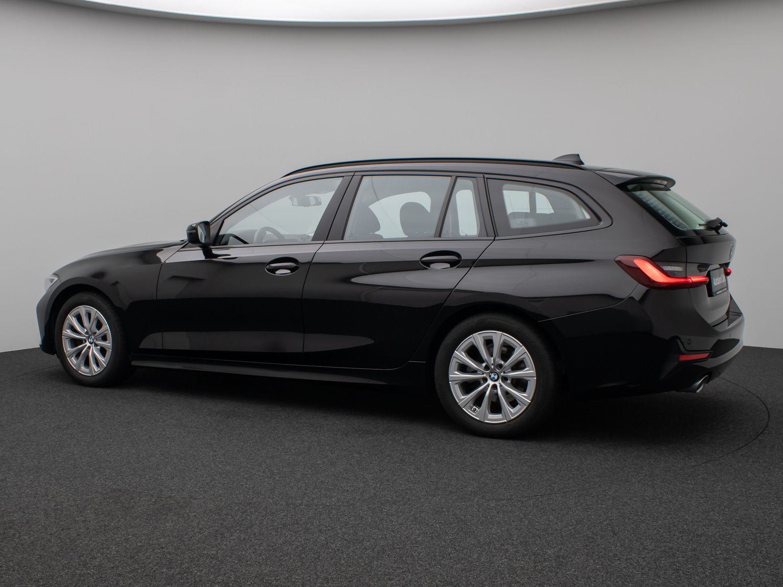 Fahrzeugabbildung BMW 320d Alarm PDC Stop&GO DAB AHK HiFi Fernlich LED