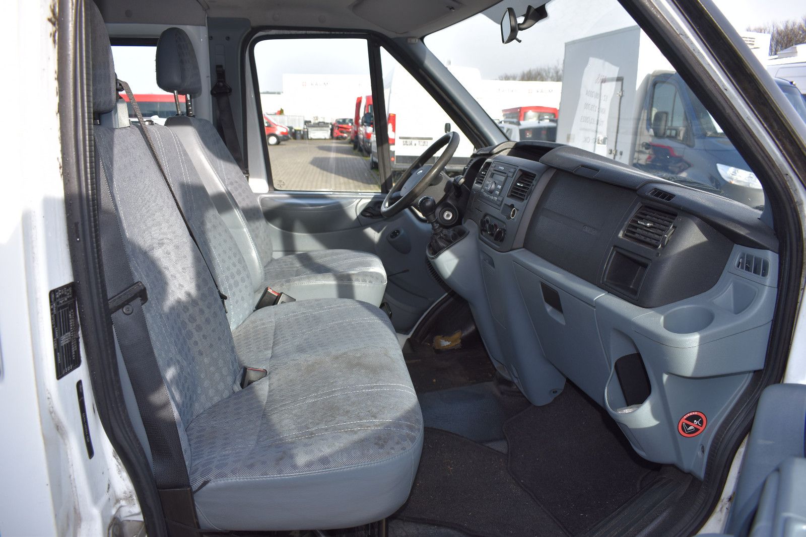 Fahrzeugabbildung Ford Transit Kombi FT 300 L Behindertengerecht 2079
