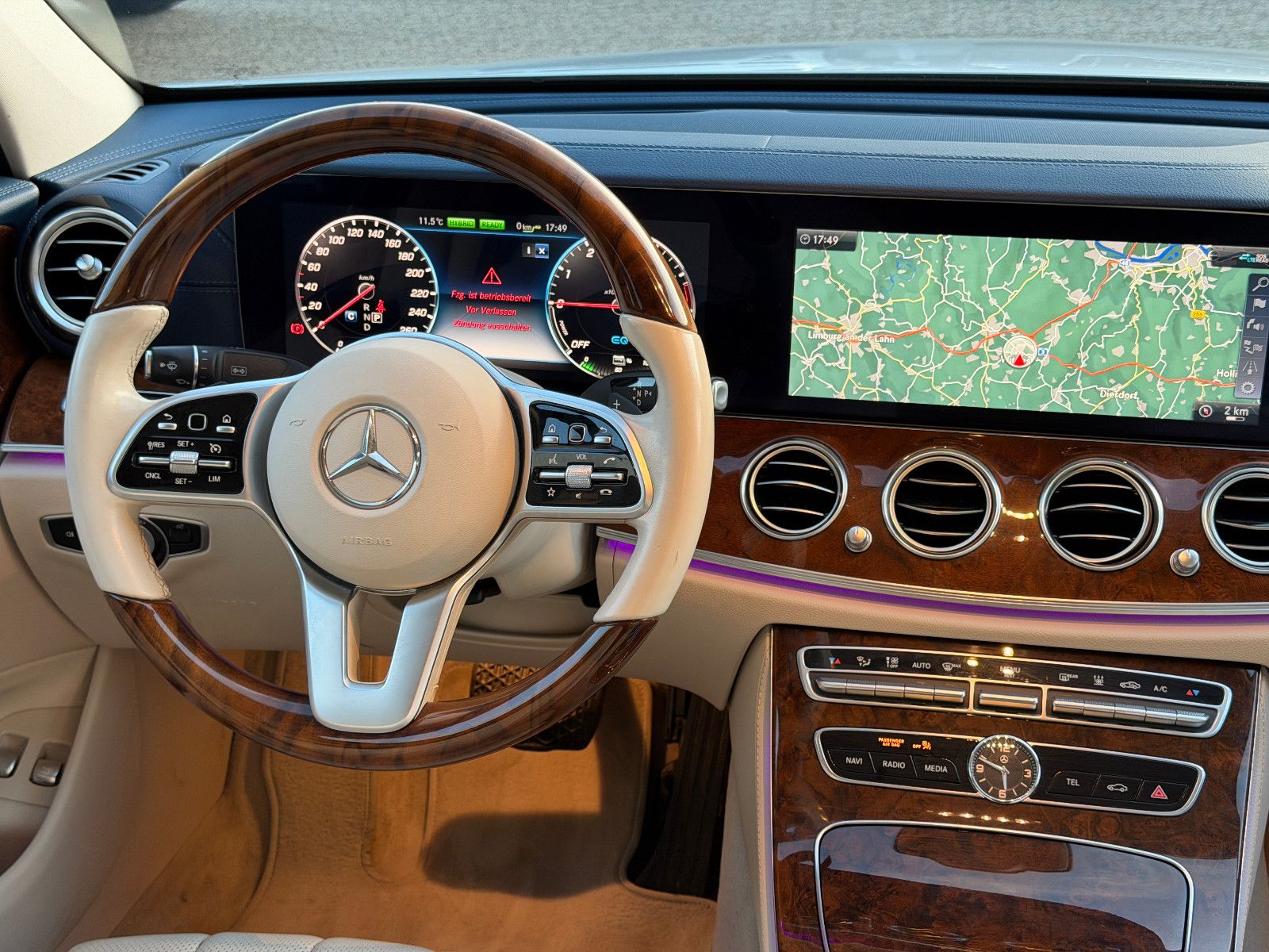 Fahrzeugabbildung Mercedes-Benz E 300 de/AMG/HEAD-UP/VIRTUAL/AMBIENTE/BURMESTER/