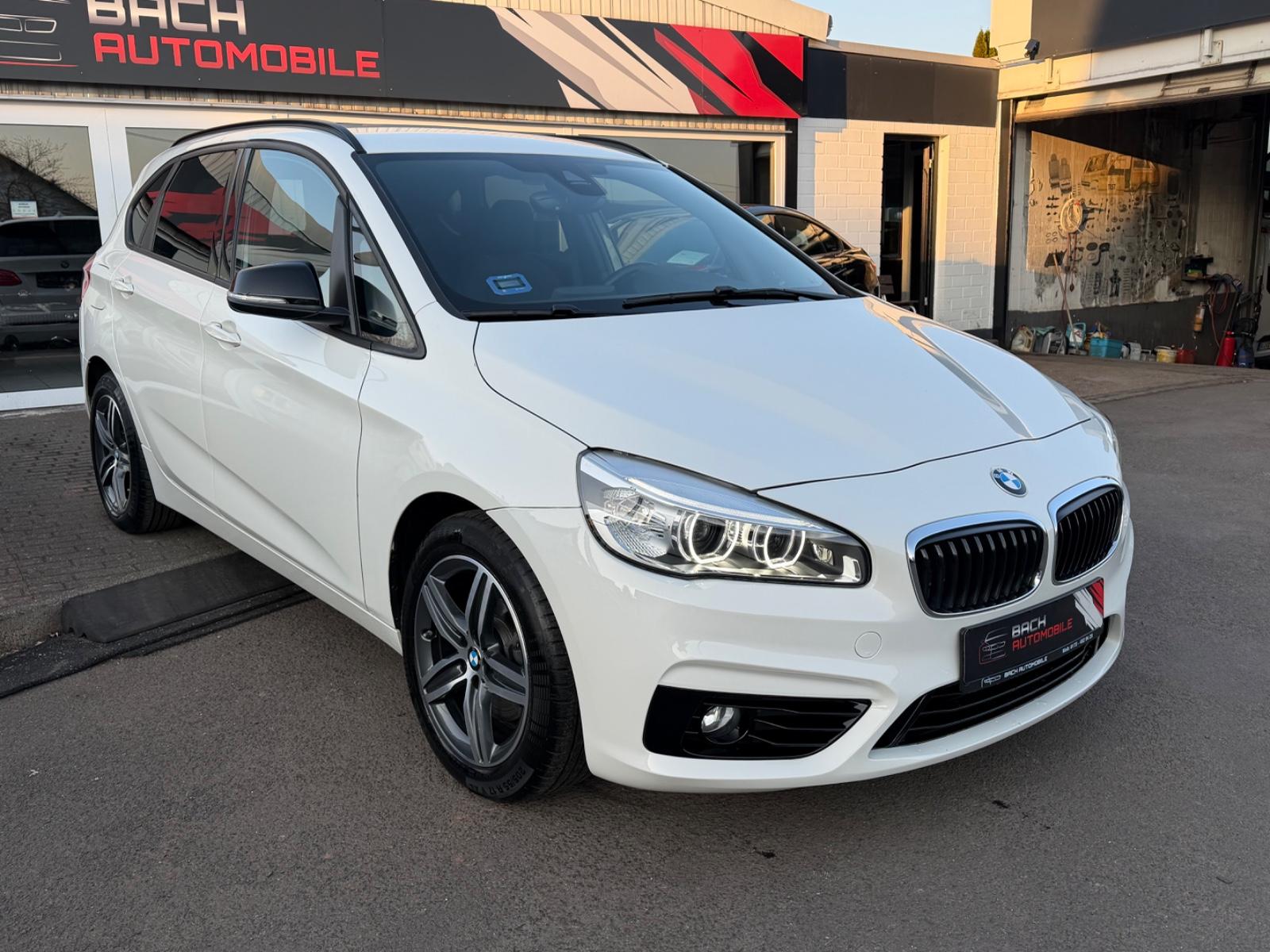 BMW Active Tourer 220 i Sport Line 1 Hand LED