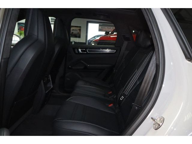 Porsche Cayenne GTS InnoDrive Head-Up Standh. Panorama foto 23