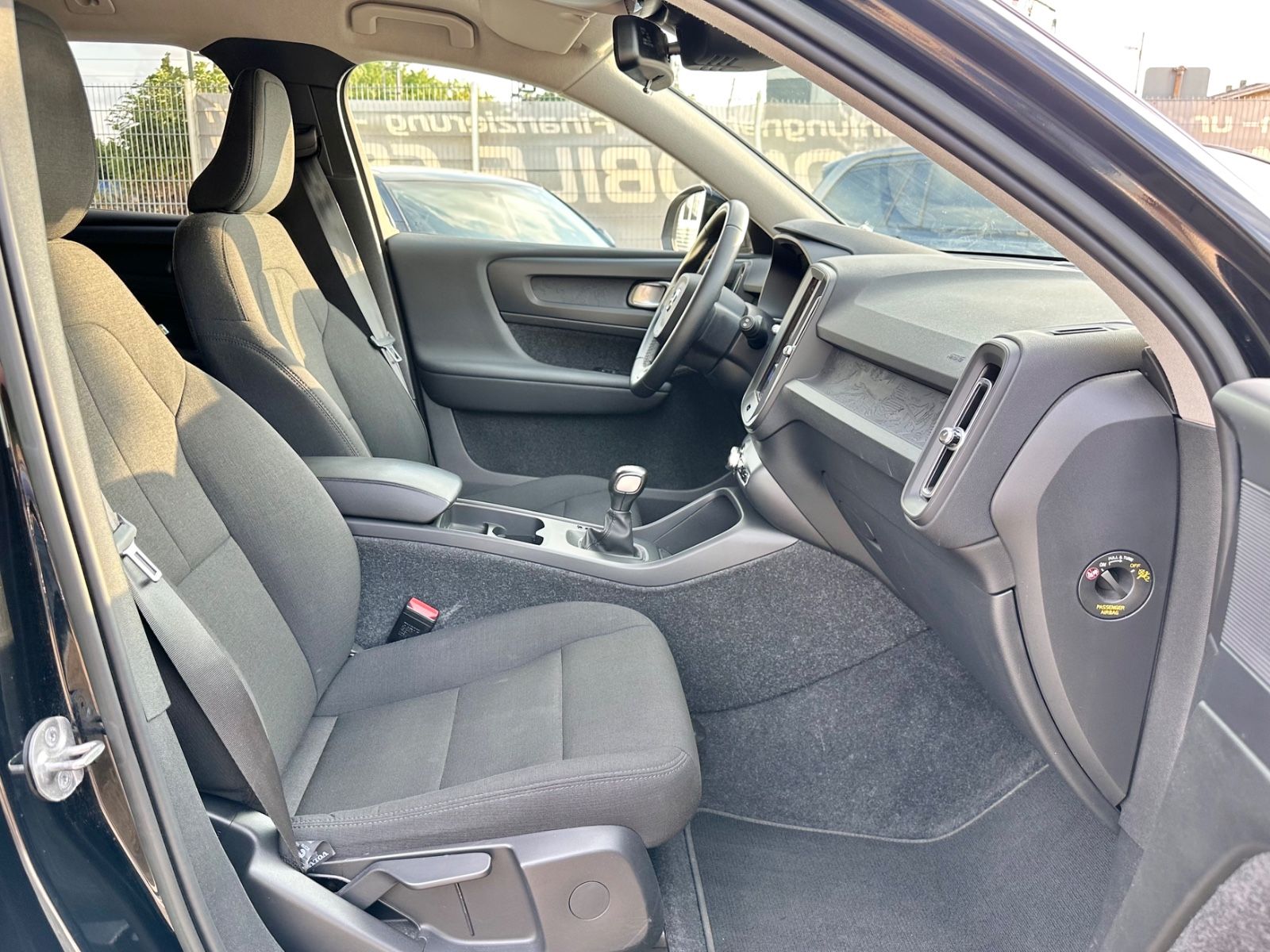 Fahrzeugabbildung Volvo XC40 MOMENTUM CORE 2WD*LED+1.HAND*