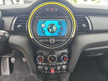 Bild 12 MINI One 1.5 LED Mehrzonenklima Fahrerprofil Ambiente