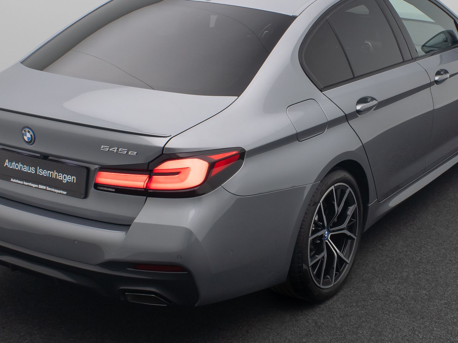 Fahrzeugabbildung BMW 545e xD M Sport Kamera DAB 4xKlima Alarm 19Zoll