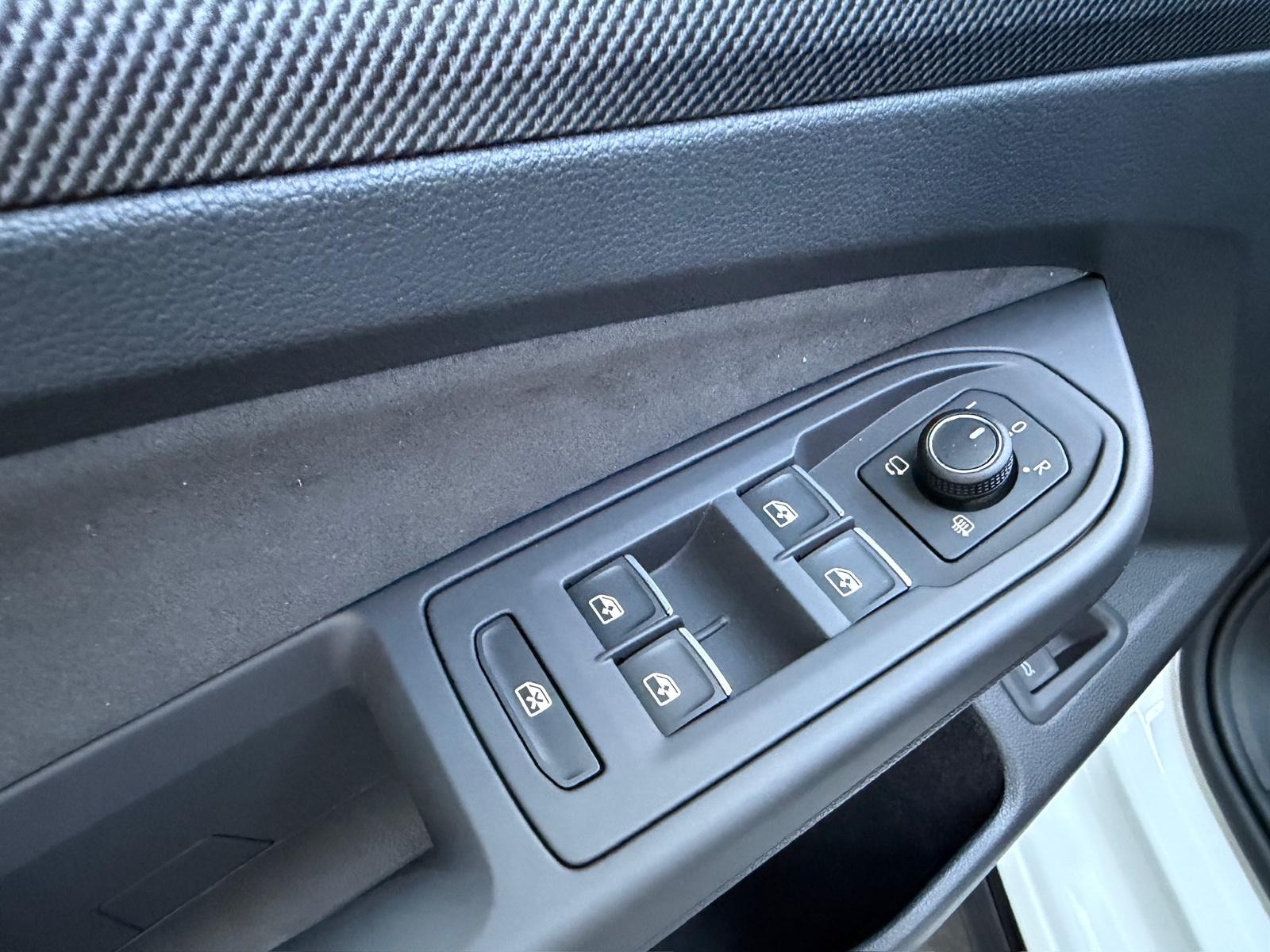 Volkswagen Golf VIII Variant 1.5 R-Line#Matrix#AHK#Navi#ACC
