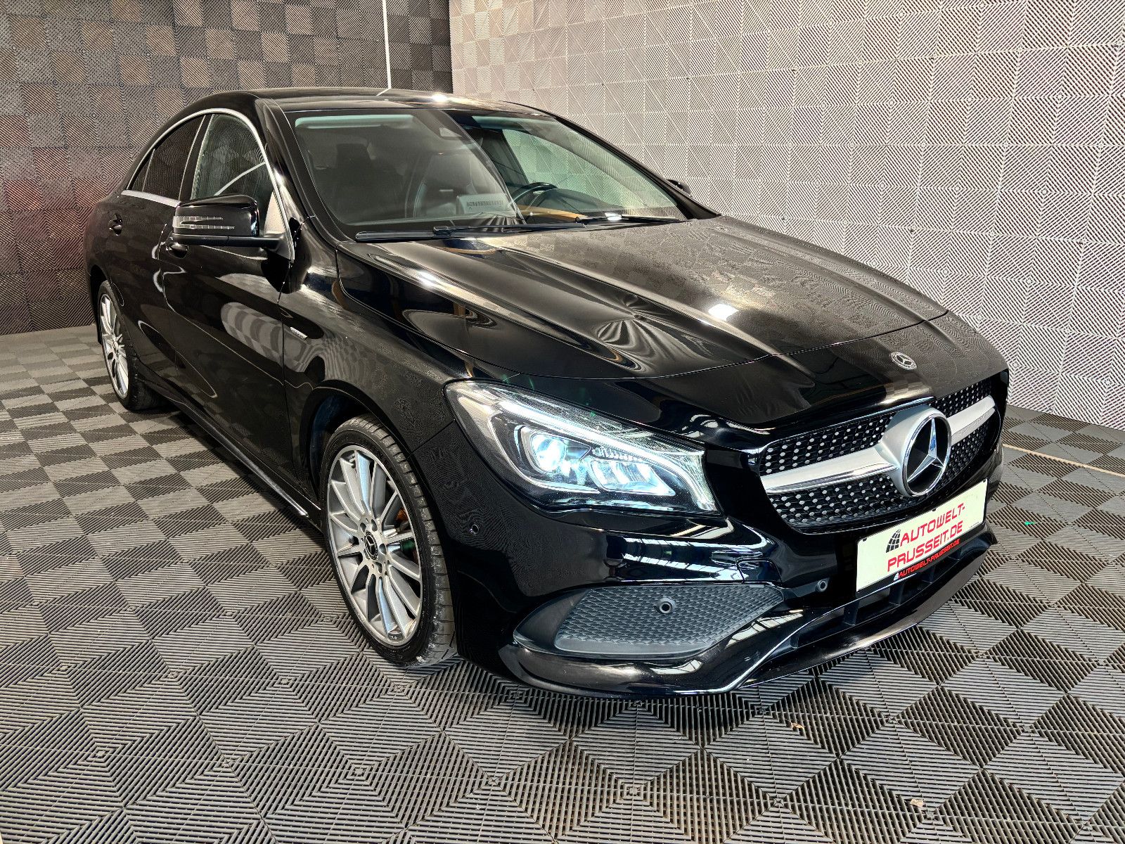 Gebrauchtwagen Mercedes-Benz CLA 180 CLA 180*STYLE EDT*AMG-DIAMANT-CARBON-LED-NAV-SHZ in Horb am Neckar