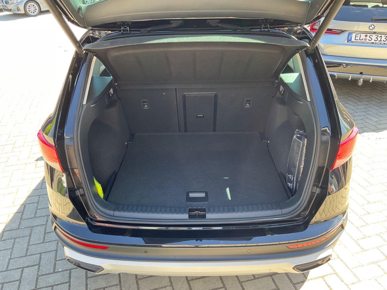 Fahrzeugabbildung SEAT Ateca 1.5 TSI Xperience DSG,LED,Kamera,Navi,GJR