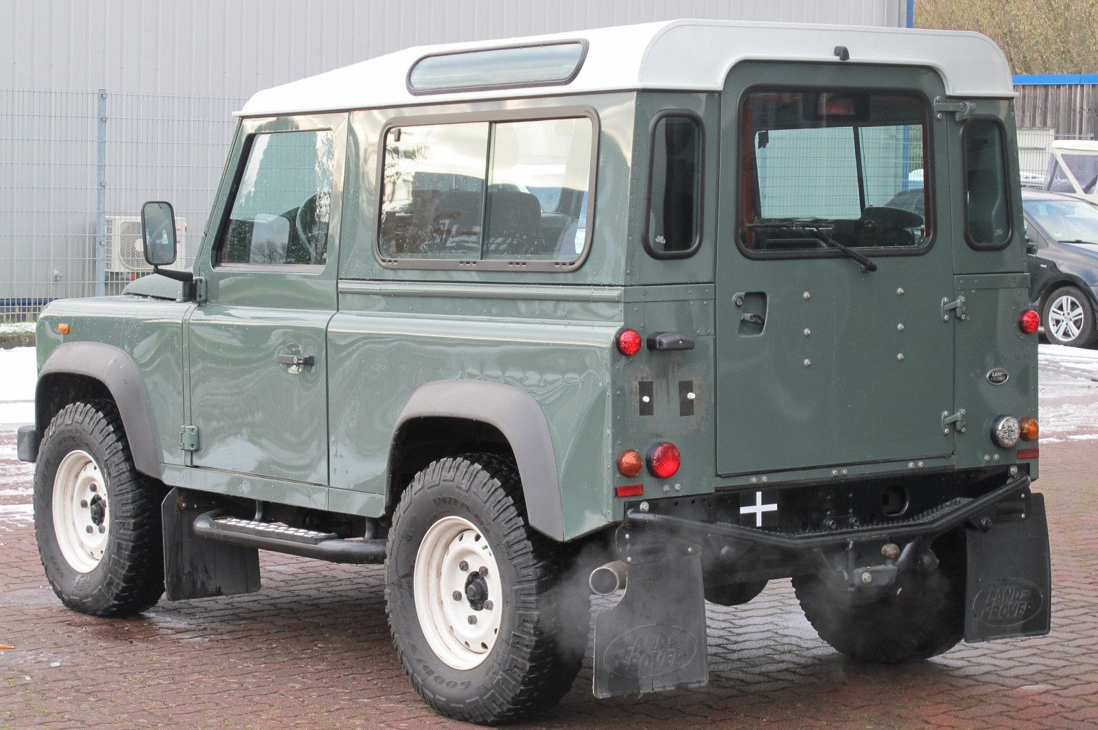 Fahrzeugabbildung Land Rover Defender 90 E Station Wagon