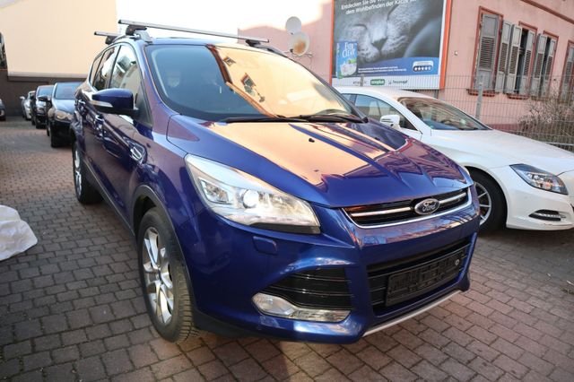 Ford Kuga Titanium*PANO*LEDER*BI-XENON*AHK*KAMERA