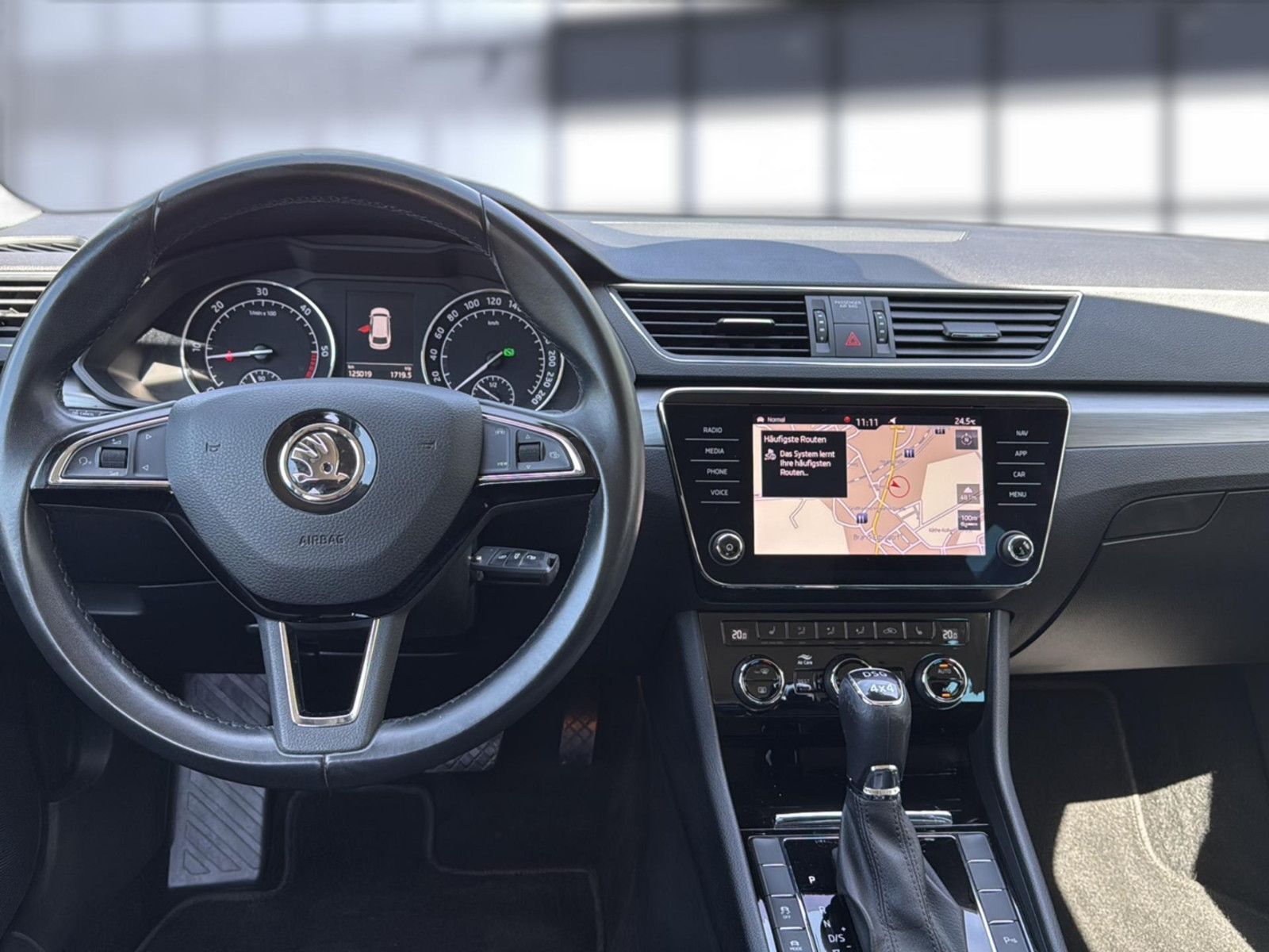 Fahrzeugabbildung SKODA Superb Combi Style 4x4