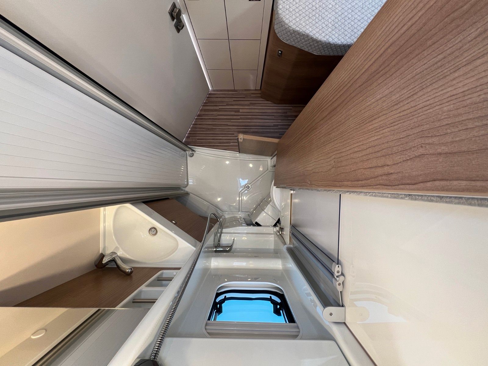 Fahrzeugabbildung Malibu Van first class - two rooms GT skyview 640 LE RB