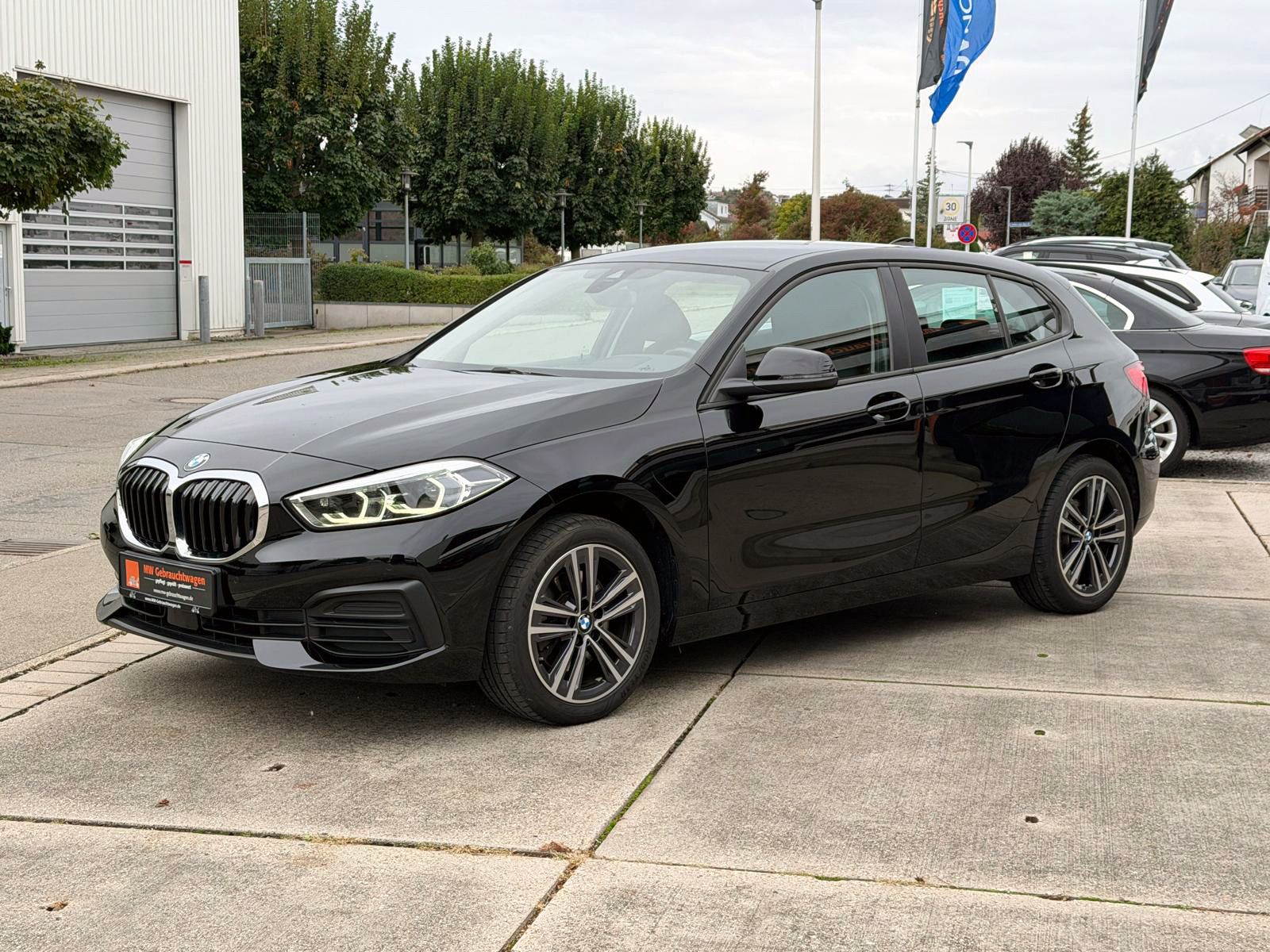 Fahrzeugabbildung BMW 118i Advantage Steptr. HUD KAM SHZ LHZ CarPlay