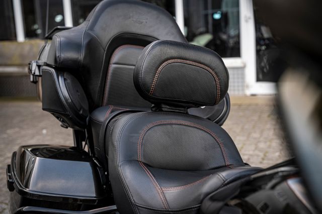 Fahrzeugabbildung Harley-Davidson CVO  Electra Glide Ultra Limited 117 FLHTKSE