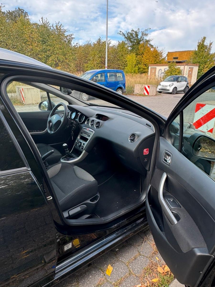Peugeot 308 2011 — photo 8