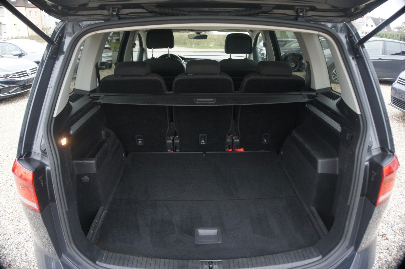 Fahrzeugabbildung Volkswagen Touran Comfortline Navi 14 Wege Sitz  automatik