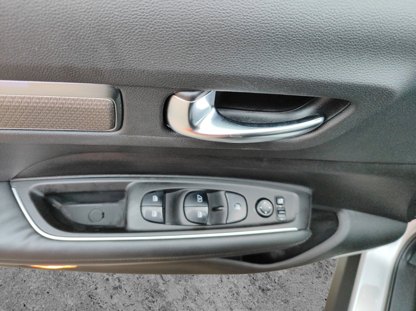 Fahrzeugabbildung Renault Koleos 4x4 LED/Pano/PDC/Kamera/Leder