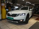Skoda OCTAVIA SCOUT 1.8TSI 4x4 1.HD=AHK=STANDH.=TOP! - Skoda Octavia: Allradantrieb