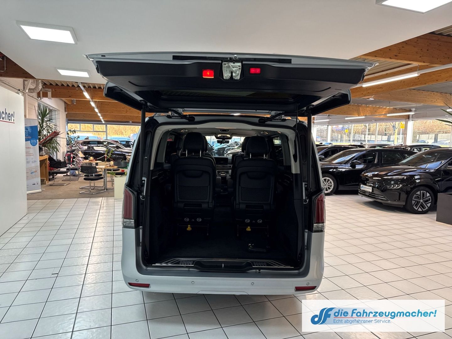 Fahrzeugabbildung Mercedes-Benz V 250 d 4MATIC AVANTGARDE lang LuftF. Pano 360 A