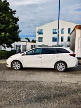 Toyota Auris 1,33-l-Dual-VVT-i - - Toyota Auris: 1.3