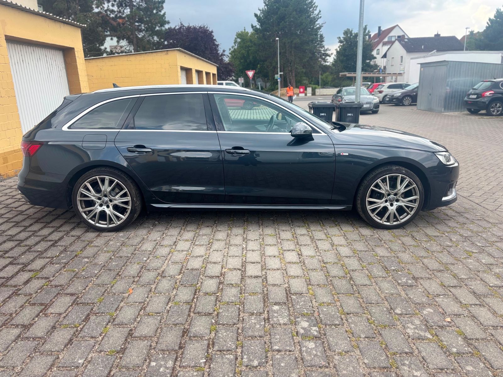 Audi A4 - 1