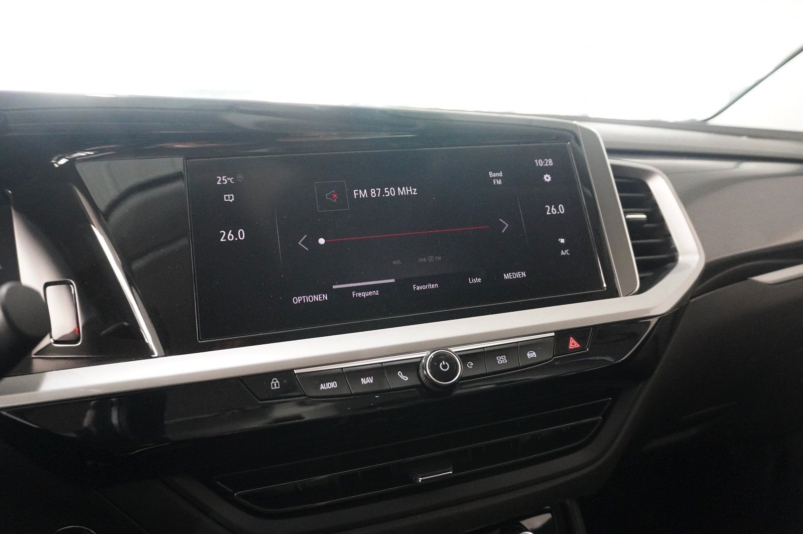 Fahrzeugabbildung Opel Grandland (X) 1.6T GSe HYBRID 4X4 NAVI/SPORT/AHK