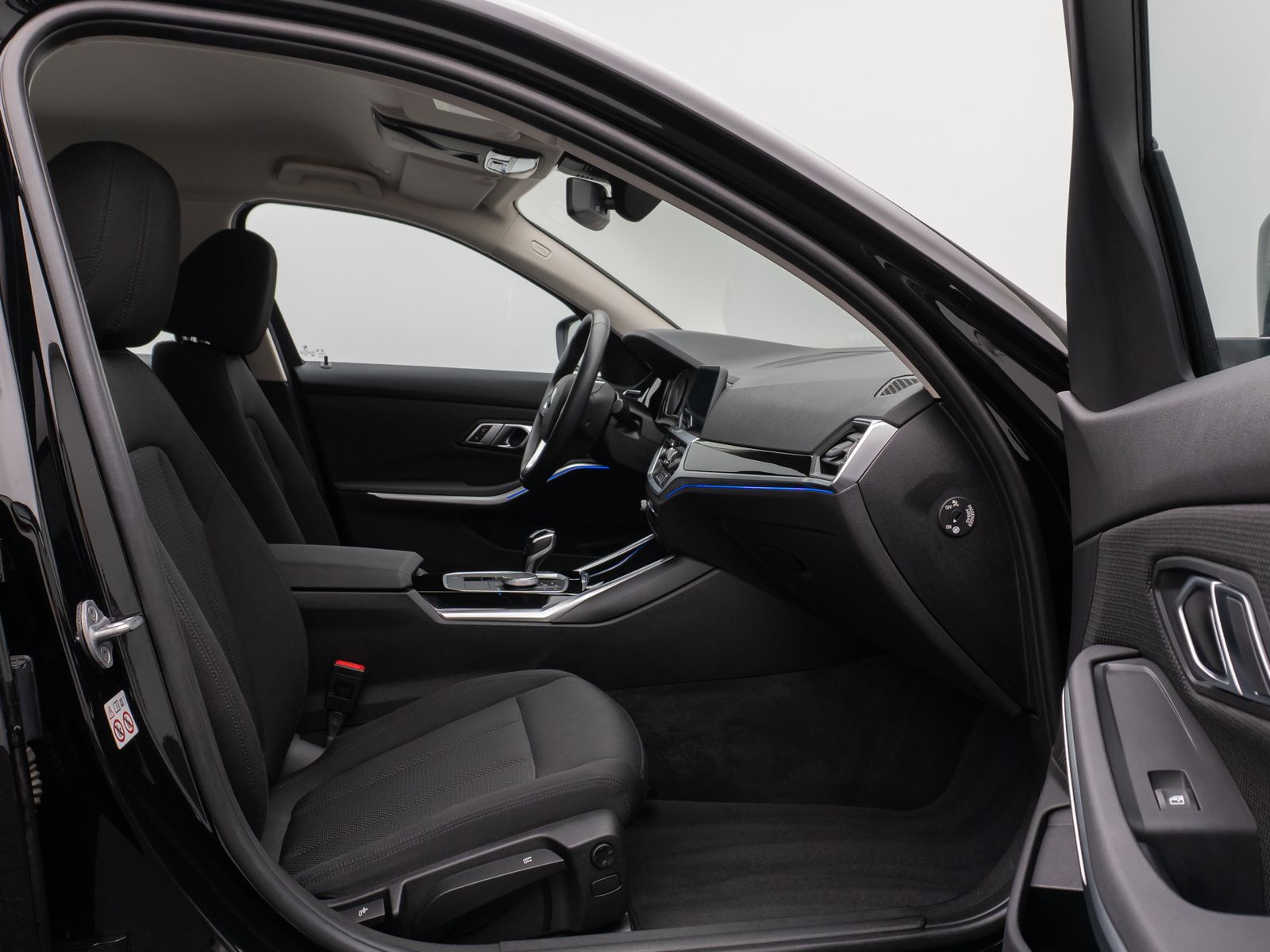 Fahrzeugabbildung BMW 320i CockPit+ DAB PDC LED Lordos Sitzhzg Komfort