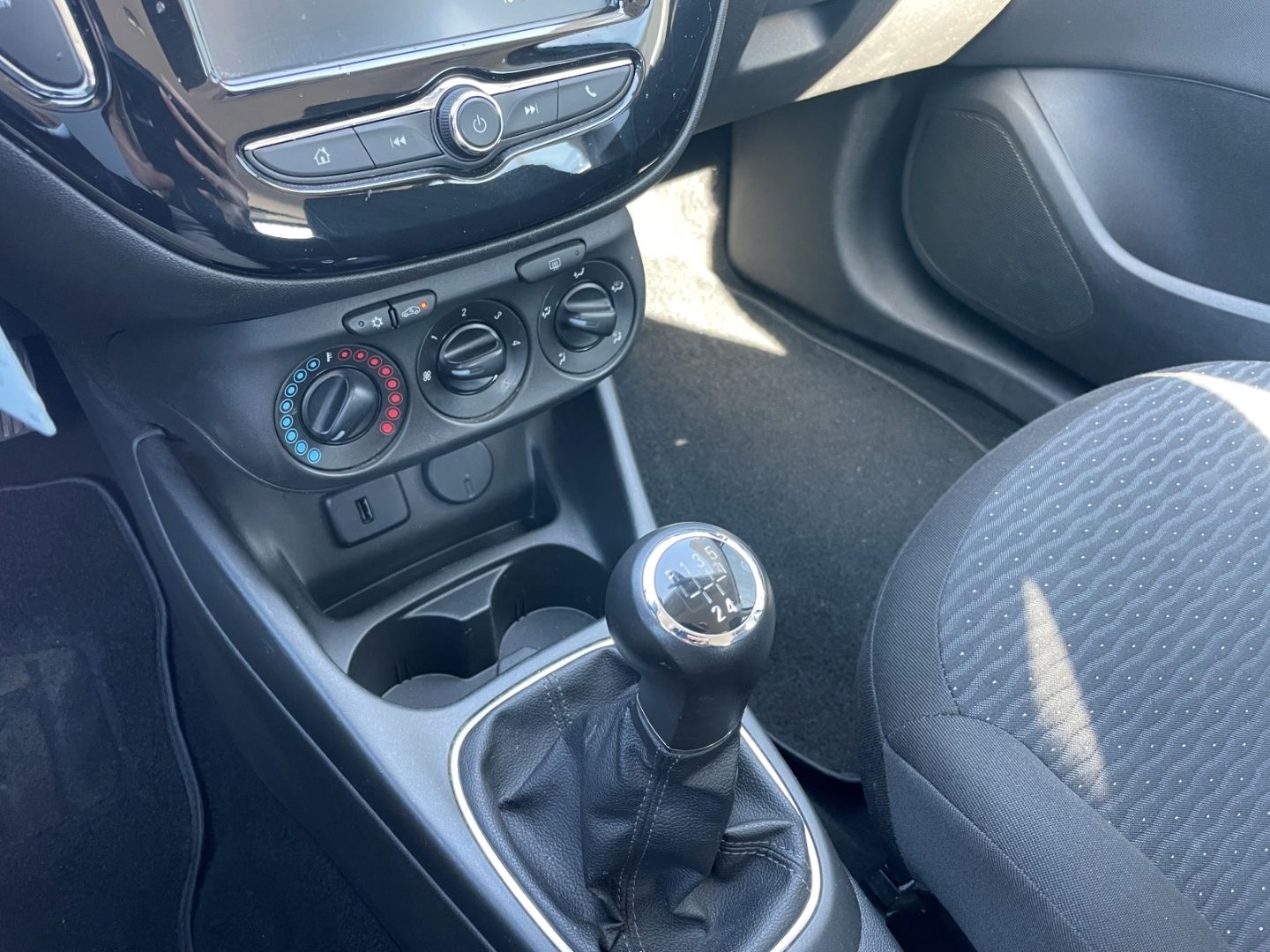 Fahrzeugabbildung Opel Corsa-e Klima Bluetooth Tempomat Lichtsensor
