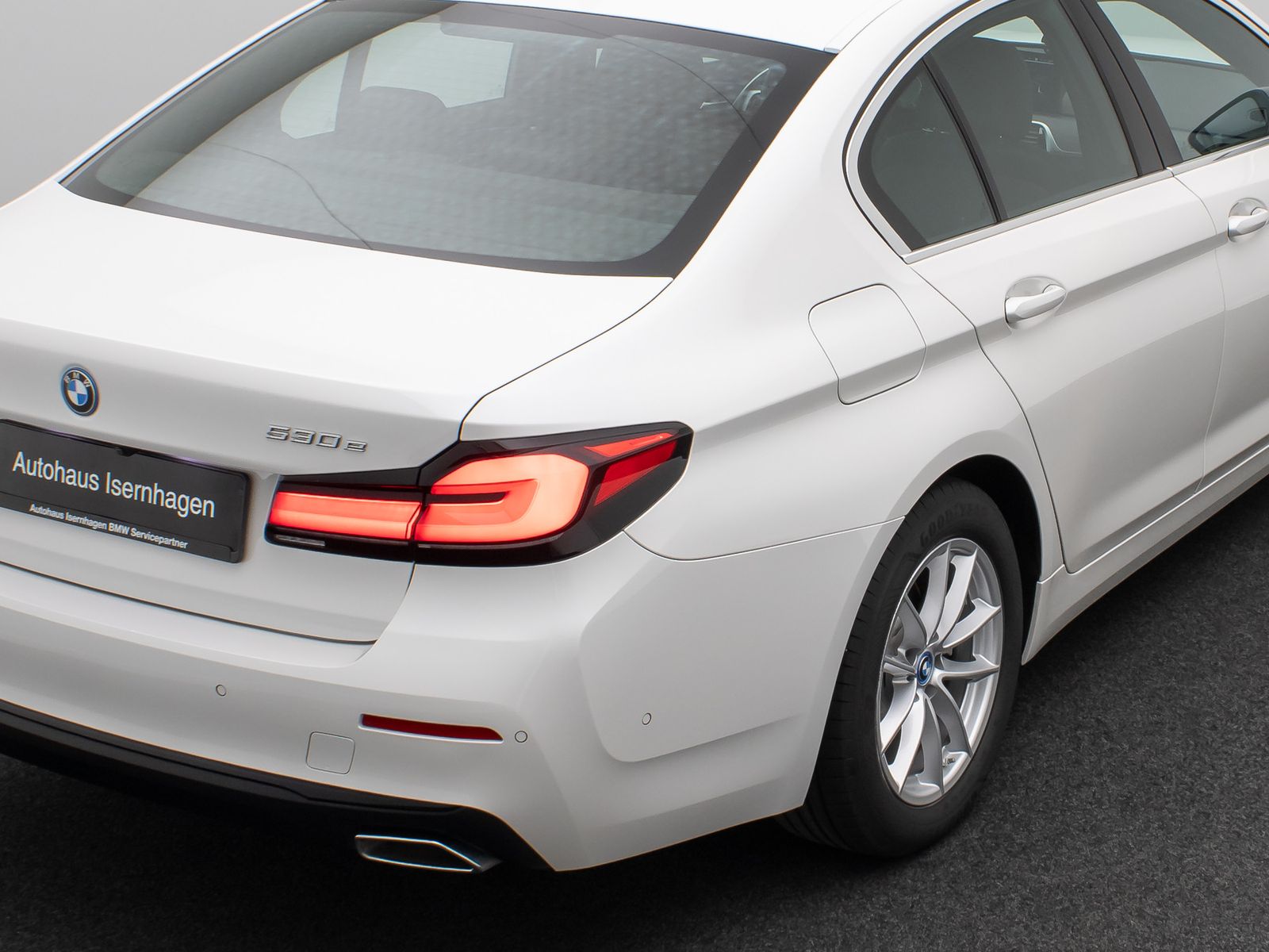 Fahrzeugabbildung BMW 530e ACC 360° HUD DAB Memory Alarm Leder Sport