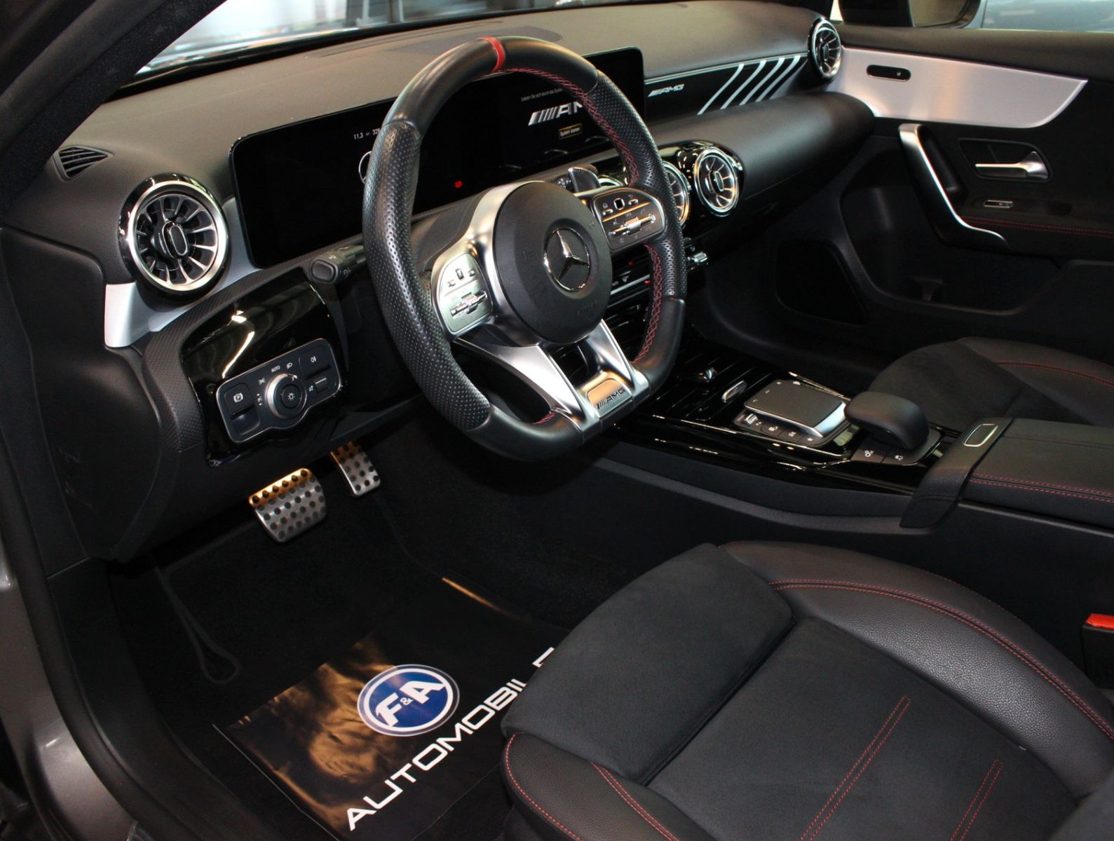 Fahrzeugabbildung Mercedes-Benz A 35 AMG Limo*Pano*Kamera*2.Hand