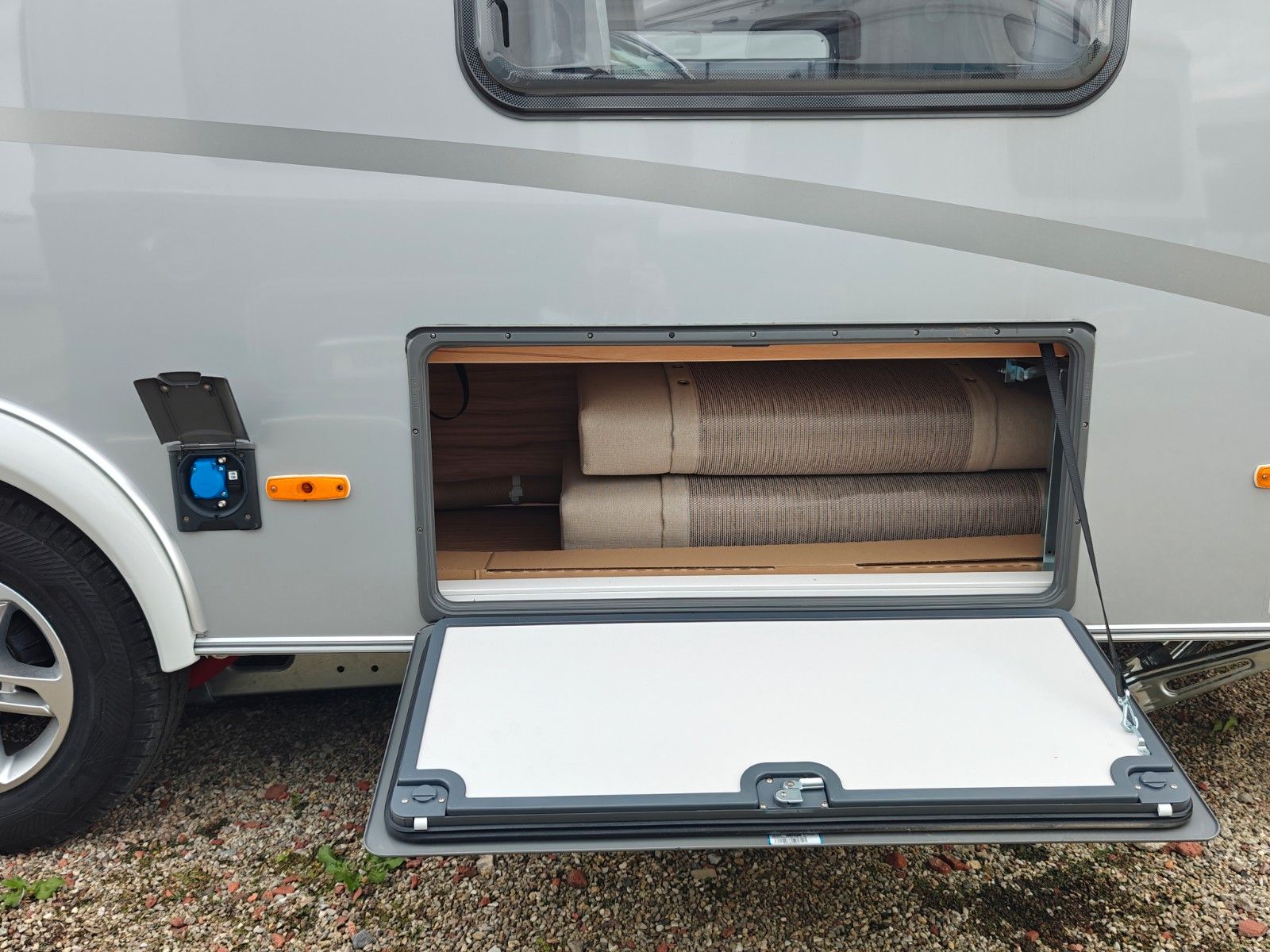 Fahrzeugabbildung HYMER / ERIBA / HYMERCAR Feeling 470 Elegance - JETZT 6.683€ SPAREN !!!