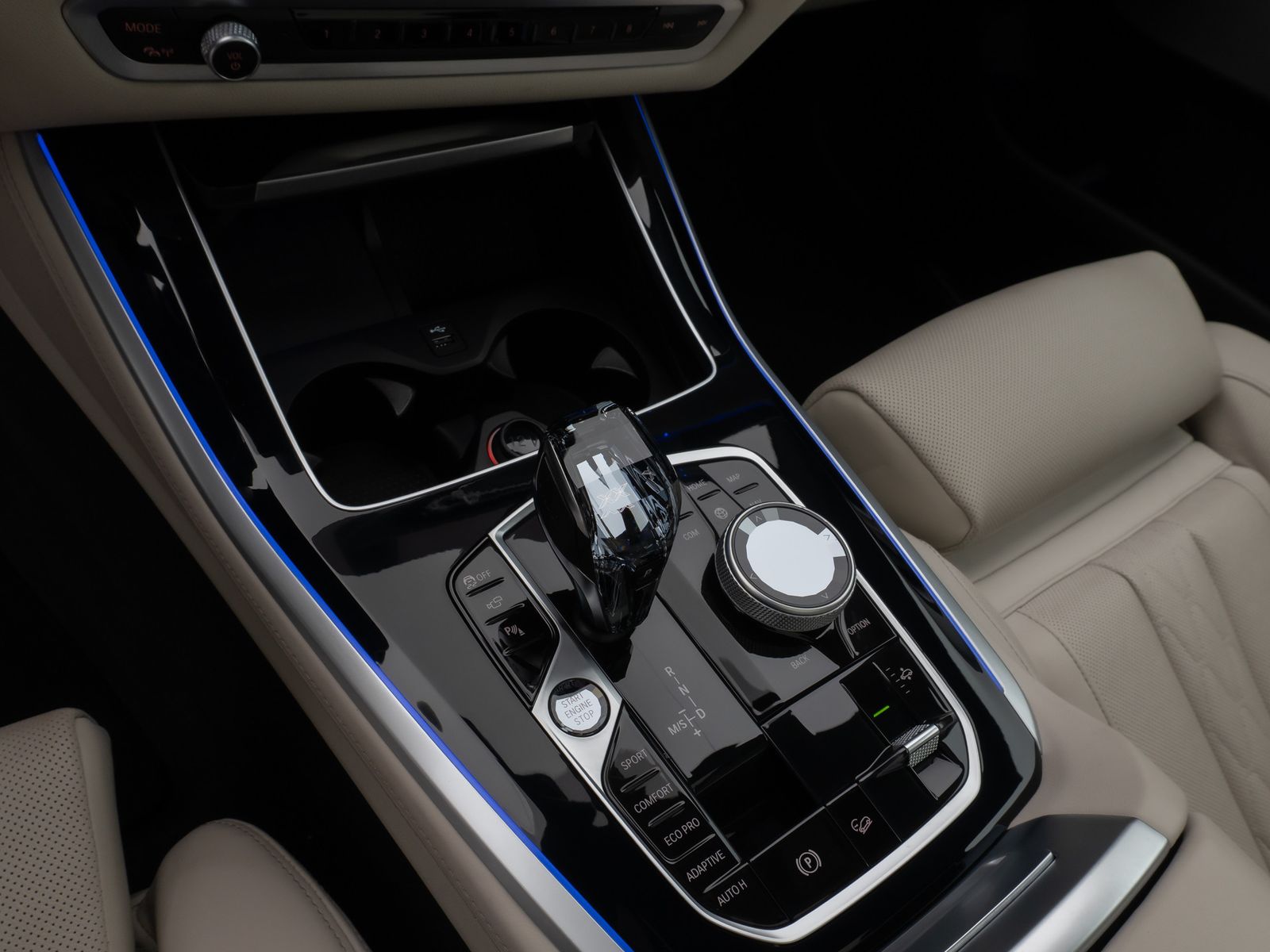 Fahrzeugabbildung BMW X5 xD40d M Sport Panorama Laser 360°HUD DAB H/K